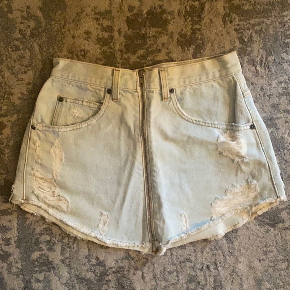 Size 29 Light Washed Car Mar Skirt